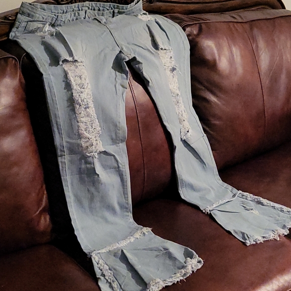DISTRESSED JEANS - Picture 1 of 4